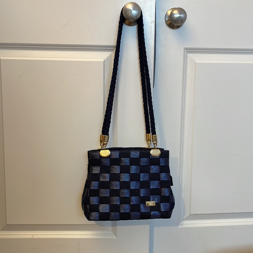 Beautiful blue purse with basket weave pattern and golden hardware - Picture 2 of 13